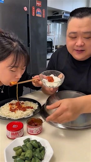 老公整蛊老婆翻车了，结果两人笑到停不下来🤣❤️#couple #funnycouple #prank #love #husbandwife #viral #reels #couplelife #搞笑