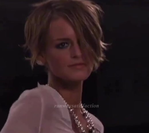 Chanel Spring Summer 2004 #runway #catwalk #fashion #chanel #2000sfashion