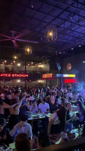 Vientiane Nightlife with hot lao girls at Restaurant Bar Tanglak Laos