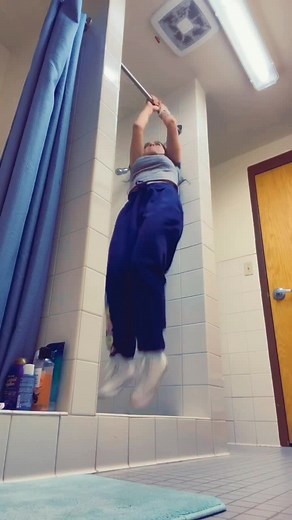 We using those barracks showers to get our army leg tucks in 😎💪🏼 #military #indoorworkout #acft #fyp #female