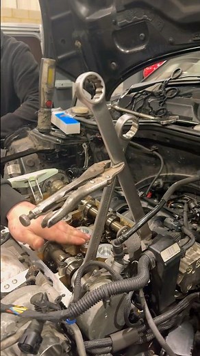 How to do timing without the timing tools 😏 #timing #timingbelt #timingtools #mechanic #techtips