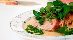En klassiker man aldrig bliver træt af 💥 Thomas Herman viser dig, hvordan du laver verdens bedste forloren hare 🐰💗 Find flere klassikere lige her: https://bit.ly/2U9fru1 | Foodtv.dk