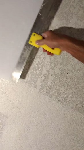 Matching this homes knockdown texture on some new drywall in the dining room. After we removed the floor to ceiling mirrors and the damaged drywall from all of the mirror mastic that held up the mirrors for over 30 years. #drywall #texture #knockdown #paulpeckdrywall #homeimprovements #drywalltube | Paul Peck