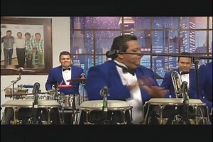 29K views · 494 reactions | HOY NOS TOCA PRESENTAR ESTE EXITO QUE USTEDES YA CONOCEN, TODOS A BAILAR CON "EL TAMBORILERO" COMPLETAMENTE EN VIVO. DISFRÚTALO Y CÓMPARTE. QUE PASEN UN EXCELENTE FIN DE SEMANA. #LosInternacionalesVáskez #QueVivaLaCumbia | Los Internacionales Váskez De Rolando El Tiburón | Facebook