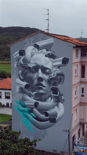 Medusa (Torrelavega, Spain) In Greek mythology, Medusa was a woman cursed with snakes for hair. Anyone who met her gaze would turn to stone — frozen in fear. Her snakes were a symbol of constant vigilance — a thousand eyes watching. Her gaze paralyzed those who looked at her, just like the feeling of being under constant surveillance. Today, CCTV cameras are our modern Medusa. In Spain — one of the most watched countries in Europe — cameras multiply on every corner. What was once myth has become