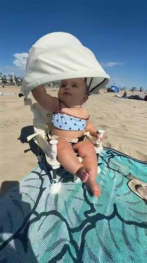 FIRST TIME AT THE BEACH!! 👙🏖️ 🐚 she loved it 🎊 #firstbeachtrip #9monthsold #familytrip