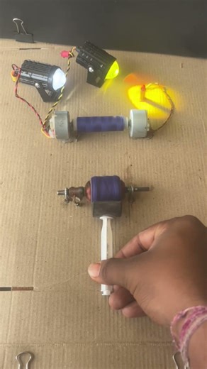 आर्मेचर द्वारा दोनों जनरेटर की मदद से दो लाइट है और फन को चालू किया DC motor new project