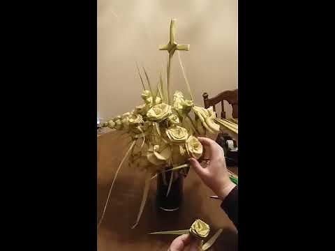 How to fold a palm rose. Step by step instructions for make a palm flower