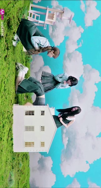 遂にmuseのちょいmvキター!!!個人的にコンセプトとかめっちゃ好きだし神mv間違いなし!!!#ミーアイ #me_i #笠原桃奈 #加藤心 #清水恵子 #高見文寧 #櫻井美羽 #石井蘭 #佐々木心菜 #飯田栞月 #村上璃杏 #山本すず #海老原鼓