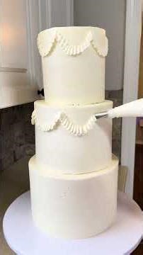 Let’s stack and decorate a four tier wedding cake! 🤍