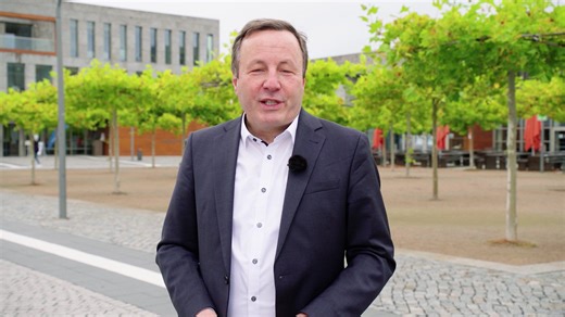 The President, Prof. Dr. Karim Khakzar, welcomes all first semester students at the start of the winter semester 2020/21 at the University of Applied Sciences Fulda. A warm welcome! All information about the start of your studies can be found on hs-fulda.de/studienstart (in German) | Hochschule Fulda