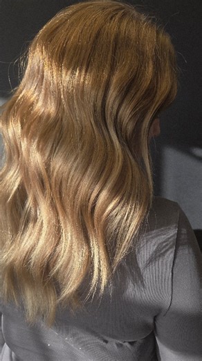 Full color correction Day one : 2 rounds @malibucpro cpr to prep the hair Day 2: One round lightening, corrective toner, then a final root smudge and toner Results : Soft strawberry blonde, we kept the integrity of her hair. Her hair is strong shiny and healthy. Prep day is just as important as the day we lighten. And the care inbetween appoints is what really brings it all together Book now !! Link in bio @vf_salon | Bond and Mane