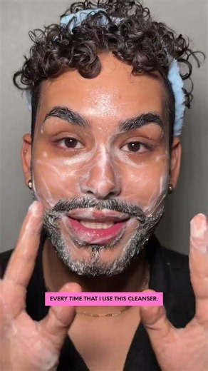 Get unready with @luisdelmar9 using the @elfskincare ! Clean Freak Daily Cleanser in #IPSY Original