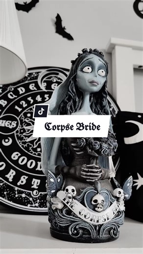 𝕮𝖔𝖗𝖕𝖘𝖊 𝕭𝖗𝖎𝖉𝖊 @nemesisnowltd 🖤 . . #corpsebride #timburton #nemesisnow #timburtoncharacter #timburtonmovies #corpsebrideemily #corpsebridefigure #corpsebridemovie #corpsebridecollection #gothaesthetic #halloweenmovie #gothstyle #gothicdecor #gothnails