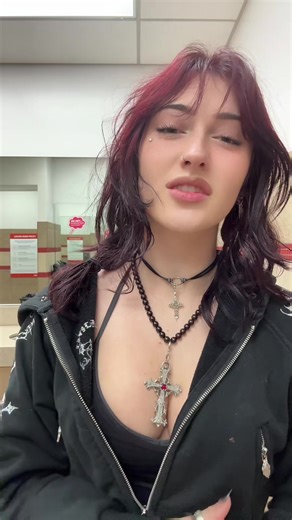 How to Create a Messy French Braid Tutorial