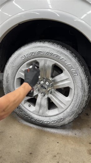 Daily Wheel Cleaning Tips for Car Enthusiasts
