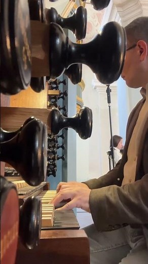 Gaudeamus Igitur in G Major on the organ