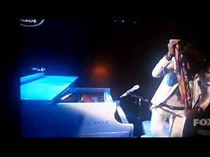 Steven Tyler singing Aerosmith's Epic Song, Dream On American Idol Season 10 Finale