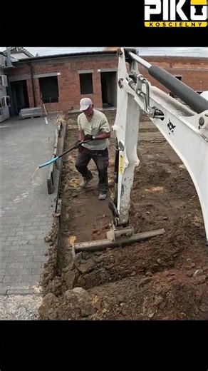 Bobcat e19 Równanie kruszywa | Kramer 480 - Podbudowa betonowa pod kostkę cz. 22 #paving #shorts