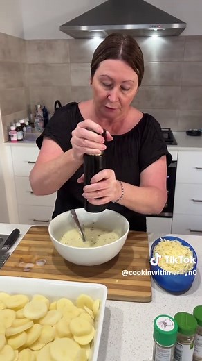 Delicious Cheesy Potato Bake Recipe to Try at Home