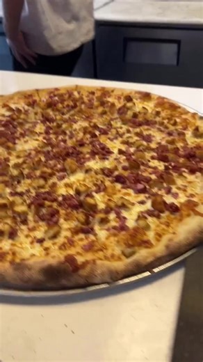 Chicken & bacon pizza 🤌