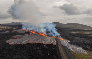 Islande : Une ville de pêcheurs entièrement évacuée après une nouvelle (et spectaculaire) éruption volcanique
