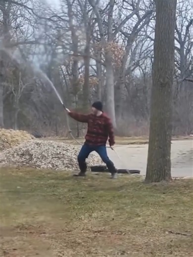 Sometimes you just have to dance like nobody's watching! 🕺 I don't know what got into me that day, but I guess the music in my head was just too good to ignore. 😂 Good thing the garden hose was willing to be my dance partner! #fluffyfeatherfarm #throwback #repost #funnyfarm #dancing #hose #goofingoff #havingfun