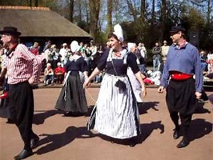 Holland Traditional Dance -Santoso