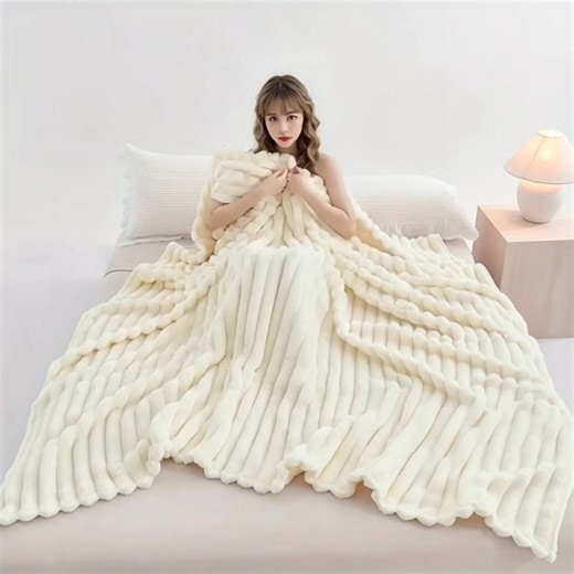 Experience Your Coziest Winter Yet! Get your very own Cozy Fleece Blanket with free shipping today! | Oddyen