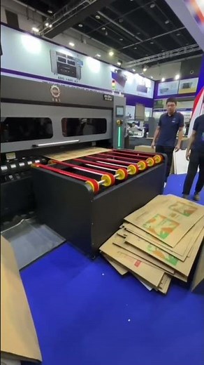 Corrugated cardboard digital printer, no plate making required, full color printing!