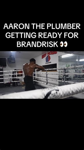 Aaron Sloan on Instagram: "Nobody sees the mornings you don’t want to get up Nobody feels the pain you train through Nobody hears the voice telling you to quit But results hear everything I don’t train for likes I train because quitting isn’t an option I train because my future depends on it When it’s real You don’t need validation 1/23 on @brandriskpromotions bet on me at @rainbetcom ‼️"