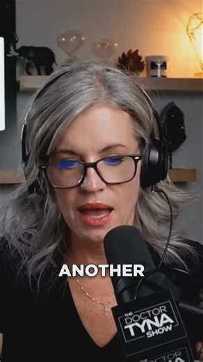Crippling anxiety out of nowhere? It might not be just stress—it could be estrogen fluctuations. If you’ve ever felt that overwhelming panic, especially during hormonal shifts like after having a baby or in perimenopause, you’re not imagining it. These fluctuations impact neurotransmitters, increase pain, and can leave you feeling totally out of control. This is why relying only on topical estrogen creams may not be enough. If you’re struggling, don’t white-knuckle it—there are better ways to ba