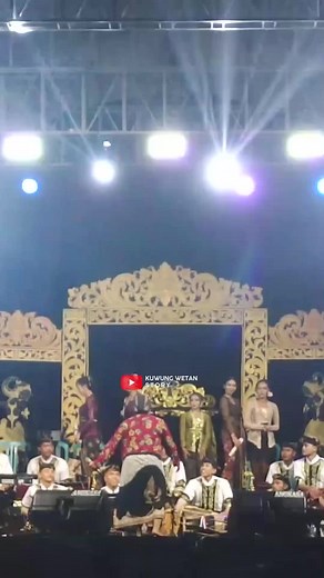 Ayo jogetan @gandubanyuwangi #kuwungwetan #kuwungwetanstory #campurwanginyaindonesia #campurwangikuwungwetan #campursari #banyuwangi #kendangkempul #lagulawasbanyuwangi #gandu #jogetbelambangan