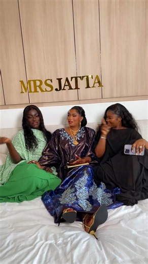 Bridal Friends Hyping Up the Bride: Heartwarming Wedding Moments