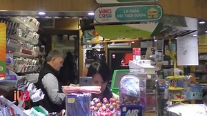 51K views · 1.1K reactions | FAVORISCA IL GREEN PASS - Dovrà esibirlo anche chi entrerà nella Edicola del Corso a Pordenone e mostrarlo a Omar o a Stefania Bortolin, se vorranno acquistare le sigarette. La reazione | Il13 | Facebook