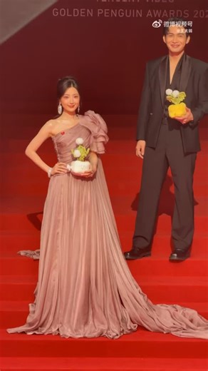 🌸 Mao Xiaotong in KAMILLA PURSHIE at the Tencent Video Golden Penguin Awards 2025 Mao Xiaotong appeared at the Tencent Video Golden Penguin Awards 2025 wearing a couture gown by KAMILLA PURSHIE. The soft powder-pink hue, airy silk, and sculptural floral detail create an image of refined romance and high elegance. This gown embodies both fragility and strength — a moment where couture meets poetry. #KAMILLAPURSHIE #MaoXiaotong #GoldenPenguinAwards | Kamilla Purshie