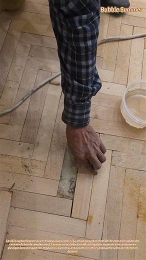 Restauration de Parquet : Installation de Carreaux de Remplacement avec Adhésif