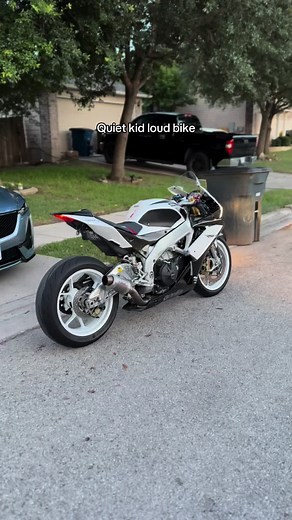 Aprilia RSV4: Showcase of Power and Style