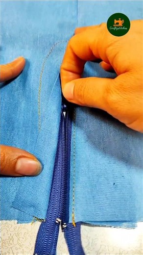This mistake ruins your pants zipper!Pro sewing trick in 25s.✂️#sewing #diy #shorts #CraftyStitches
