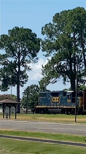 CSX 2018 leads with a great NF K5LA #trains #shorts