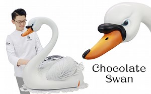 This white swan chocolate sculpture is made from 62% cocoa dark chocolate, featuring over 1,000 crafted chocolate feathers. The entire showpiece weighs approximately 50kg. Subscribe me on YouTube to get the full version video: youtube.com/@kriszhaokai #chocolate #chocolatesculpture #chocolateshowpiece #swan #foodporn #krizhaokai #zhaokaichocolateacademy #nevergiveup | Kris Zhaokai