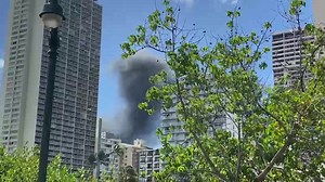 Happening now: Honolulu Fire Department crews are battling a fire in Waikiki. Smoke can be seen from miles away. Read more: https://www.kitv.com/story/44978877/large-fire-reported-in-waikiki | KITV4