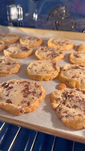 At Home Cook 👩‍🍳🏡 on Instagram: "I have been following this delightful recipe by Alison Roman for years and have slightly altered measurements. Check out all Christmas recipes in written form on my substack linked on my page! #easyrecipes #baking #christmastreats"