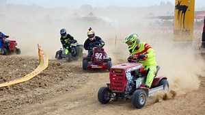 La cinquième édition de la course de tracteurs tondeuses se tient ce week-end à Ham