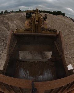 1.5M views · 5.7K reactions | One of Whitnell Plant's Cat 621E scrapers on a full load and dump sequence | Awesome Earthmovers | Facebook