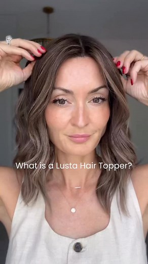 What is a Lusta Hair Topper? The fast, natural, confidence-boosting solution for thinning hair! No extensions, or commitment but just a try-and -go piece! A topper clips onto the top of your head to add instant volume and coverage while blending perfectly with your own hair. It’s comfy. It’s natural. It’s life-changing. And right now? This BLACK FRIDAY WE HAVE: $500 OFF all toppers (& wigs too) Our biggest sale EVER IS ALMOST HERE! Pieces will go fast, so if you’ve been waiting for the moment… t