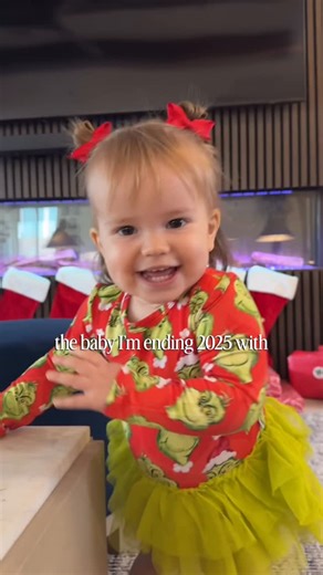 Nicole Renard Warren | TRAVEL | FOOD on Instagram: "HOW is this even possible?? does it ever slow down 😭😭"