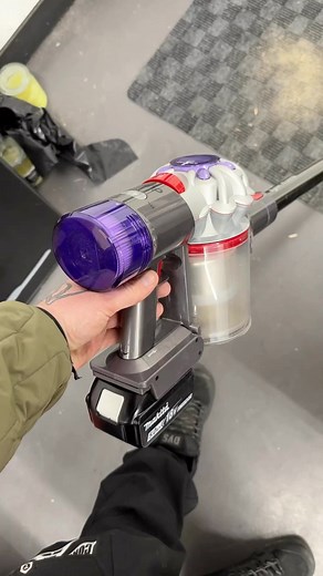 Murray Kruger on Instagram: "If you have a Dyson that doesn’t hold a charge long you need to do this • I ordered this adaptor off Amazon awhile back and it’s worked awesome • It was super easy to swap over. Only took minutes. I will put the link of the one I bought in my stories . . . #dyson #dysonvacuum #dysonhack #tools #house #home #vacuum #carpet #clean"