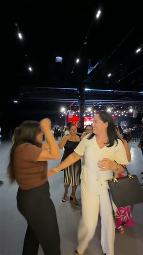 Our shepherdess learned well from the shepherd: to run and catch the sheep before it leaves...