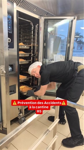 Guillaume Le Cantinier on Instagram: "➡️5ème et dernière vidéo sur la prévention des Accidents au travail 💪 ⚠️ On ne rappelera jamais assez l'importance des gestes et postures pour éviter des TMS (Troubles Musculaires Squelettiques) 👀Le chef Veille Surveille et Anticipe les risques (c'est la dernière fois que je le fais crier🤣) P.S : ce n'est pas ma vrai voix c'est du doublage de son 😉"